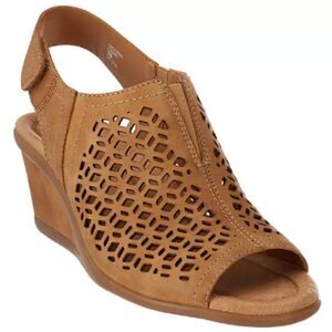 Earth Leather Wedge Sandals Cut-Out Detail Cascade Camel Size 8B Comfort Shoe